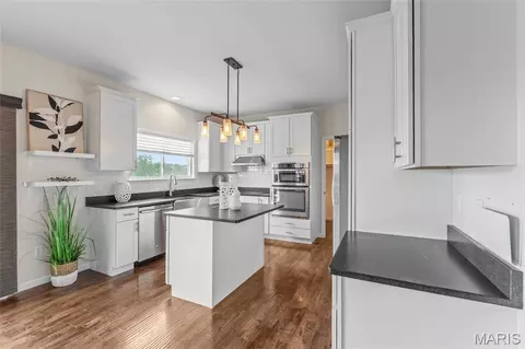 Kitchen - 1040 Sable Ln, Arnold, MO 63010 photo 4 of 5