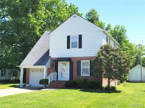 128 N Indiana Ave, Salem, IL 62881