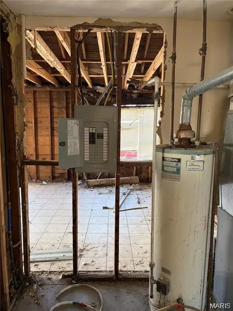 Entry Way - 317 Mueller Ave, Ferguson, MO 63135 photo 3 of 3