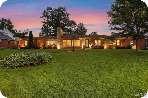 68 Willmore Rd, Saint Louis, MO 63109