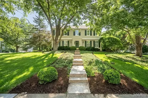 816 Twin Pine Dr, Kirkwood, MO 63122