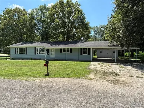 145 Hickory Grv, Salem, IL 62881