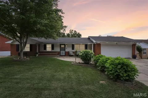 66 Montclair Dr, Fairview Heights, IL 62208