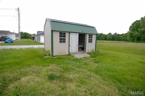 Exterior - 408 E 1st St, Ramsey, IL 62080 photo 2 of 2
