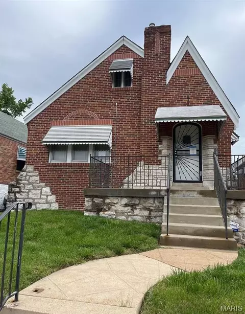 1533 Gieseking Ln, Saint Louis, MO 63147
