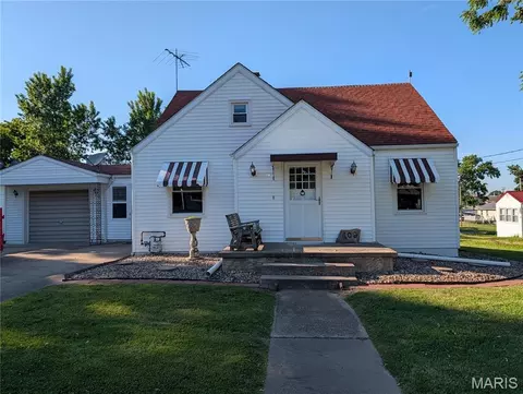 109 W 7th St, New London, MO 63459