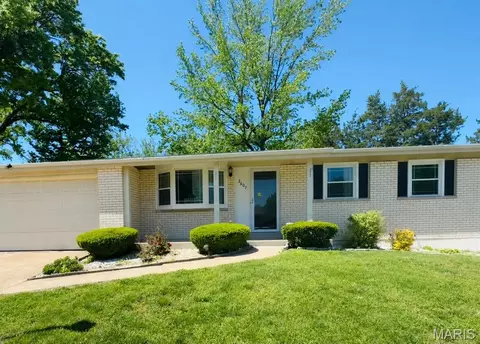 2607 Camino Dr, Saint Louis, MO 63125