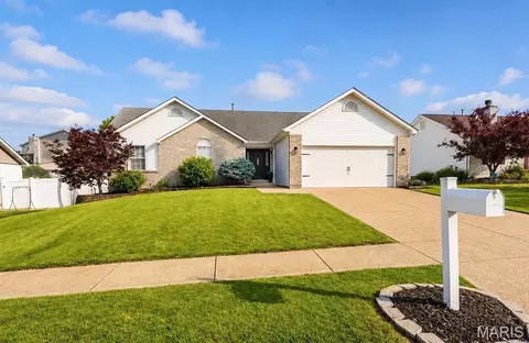 1273 Little Brave Dr, O'fallon, MO 63366