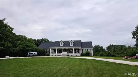 406 Ravenwood Dr, Troy, MO 63379