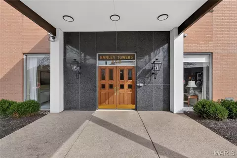 900 S Hanley Rd #3D, Clayton, MO 63105