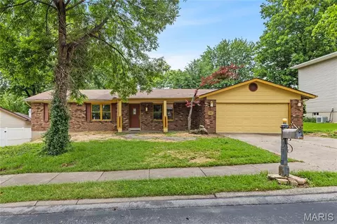 430 Nantucket Dr, Saint Charles, MO 63301