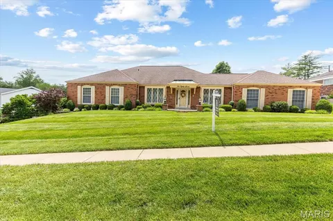 287 Glen Valley Dr, Chesterfield, MO 63017