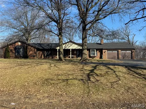 2702 Lakewood Dr, Vandalia, IL 62471