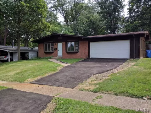 600 Pimlico Dr, Florissant, MO 63033