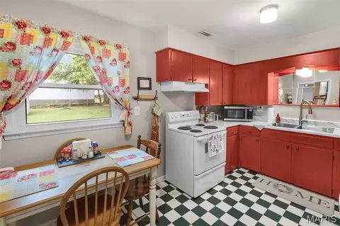 Kitchen - 331 S Mulberry St, Dexter, MO 63841 photo 3 of 3