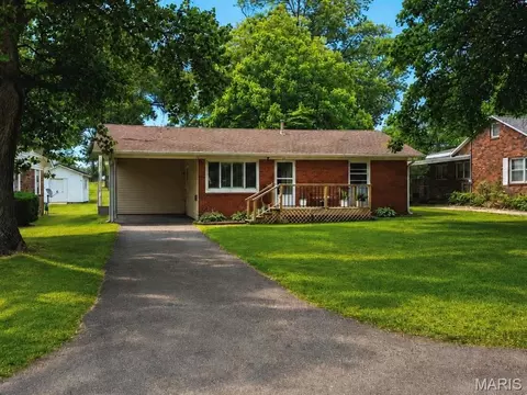 331 S Mulberry St, Dexter, MO 63841