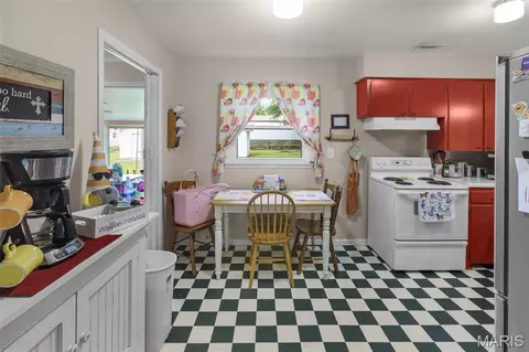 Kitchen - 331 S Mulberry St, Dexter, MO 63841 photo 1 of 3