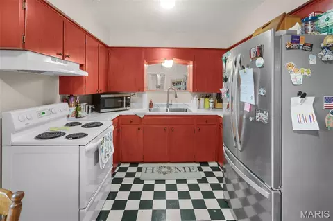 Kitchen - 331 S Mulberry St, Dexter, MO 63841 photo 2 of 3