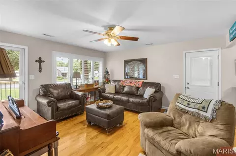 Living - 331 S Mulberry St, Dexter, MO 63841 photo 1 of 1