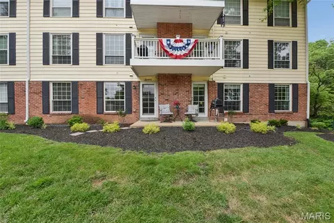 1525 Hampton Hall Dr #7, Chesterfield, MO 63017