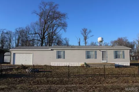 406 W Kirkwood St, Odin, IL 62870