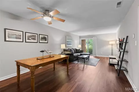 1926 Hunting Lake Ct #104, Saint Louis, MO 63122