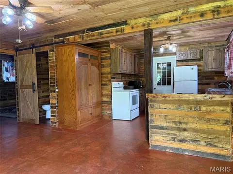 Kitchen - 151 E Doc Lin Dr, Sparta, IL 62286 photo 1 of 3