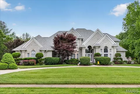 137 Longmeade Dr, O'fallon, IL 62269