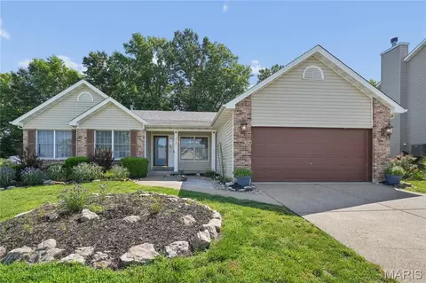 814 Emerald Place Dr, Saint Charles, MO 63304