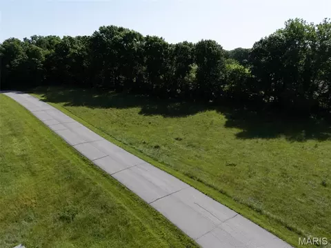 10 Parc Forest Trl, Hawk Point, MO 63349 photo 2