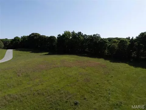 10 Parc Forest Trl, Hawk Point, MO 63349