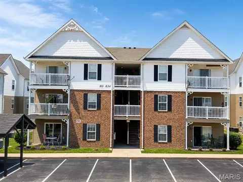 814 Saravalle Dr, Saint Peters, MO 63376