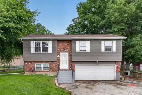 2220 Vadalabene Dr, Maryville, IL 62062