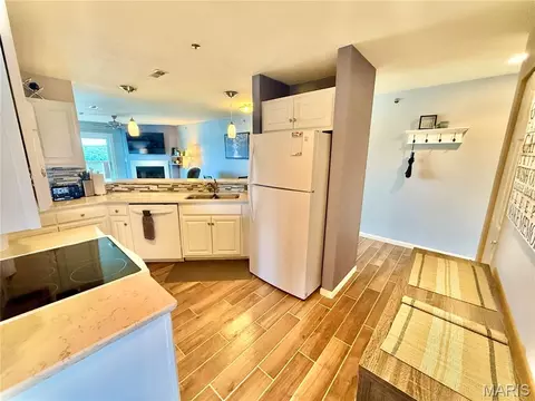 Kitchen - 222 Park Place Ln #2A, Kaiser, MO 65047 photo 4 of 5