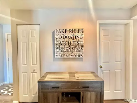 Entry Way - 222 Park Place Ln #2A, Kaiser, MO 65047 photo 2 of 2