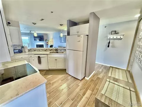 Kitchen - 222 Park Place Ln #2A, Kaiser, MO 65047 photo 6 of 7