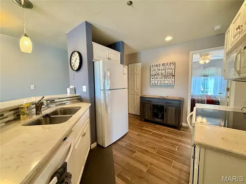 Kitchen - 222 Park Place Ln #2A, Kaiser, MO 65047 photo 5 of 5
