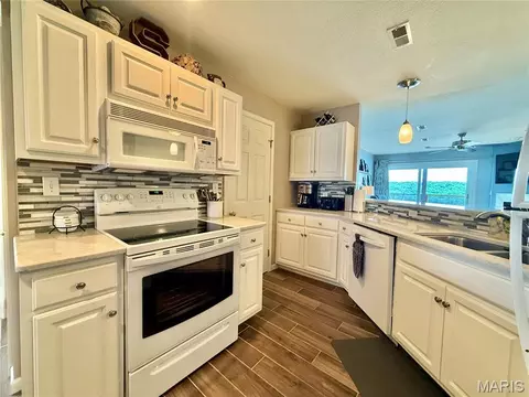 Kitchen - 222 Park Place Ln #2A, Kaiser, MO 65047 photo 3 of 5