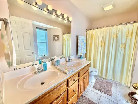 Bath - 222 Park Place Ln #2A, Kaiser, MO 65047 photo 1 of 2