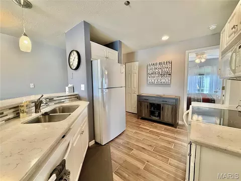 Kitchen - 222 Park Place Ln #2A, Kaiser, MO 65047 photo 7 of 7