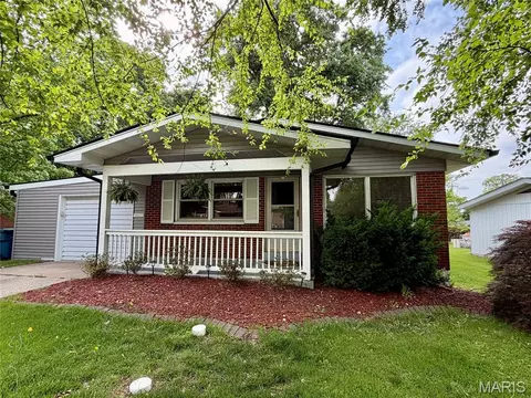 1909 Madison Ave, Edwardsville, IL 62025