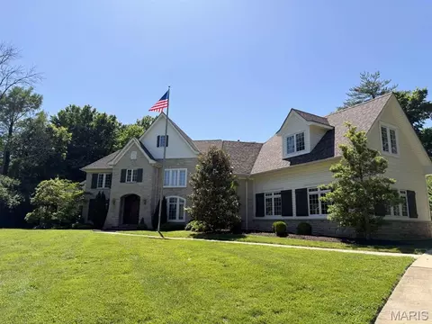 2457 Town And Country Ln, Saint Louis, MO 63131