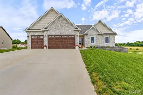733 Magnolia Dr, Farmington, MO 63640