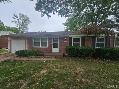 10604 Trask Dr, Saint Louis, MO 63136