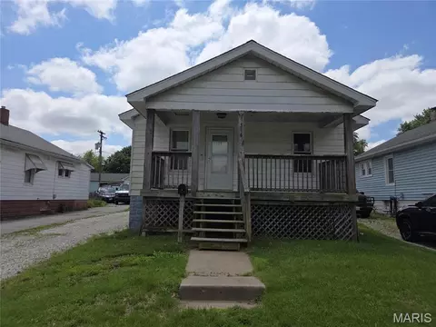 316 Picker Ave, Wood River, IL 62095