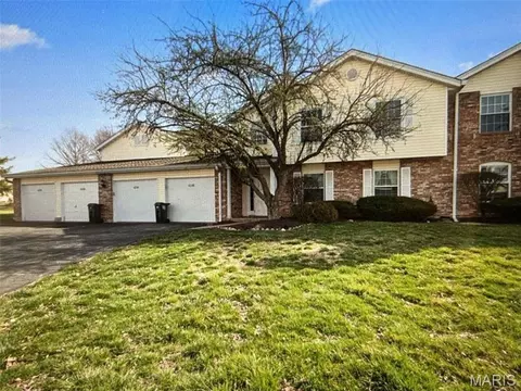 1034 Windstream Dr #14, Saint Peters, MO 63376