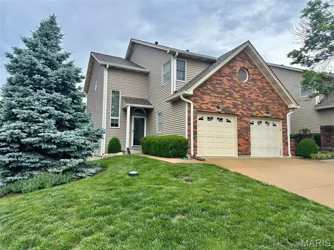 16200 Lea Oak Dr, Chesterfield, MO 63017