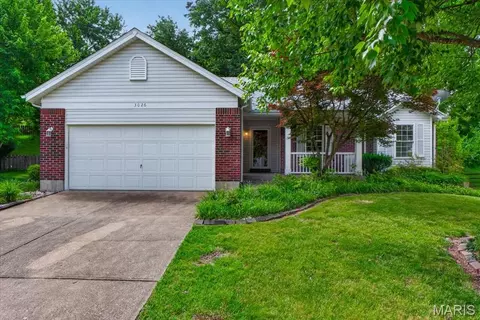 3026 Meadow Wood Dr, Saint Charles, MO 63303