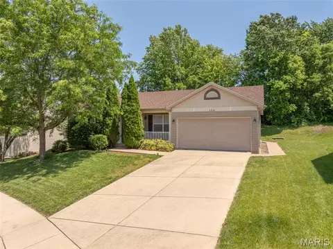 464 Fall River Ln, Saint Charles, MO 63304