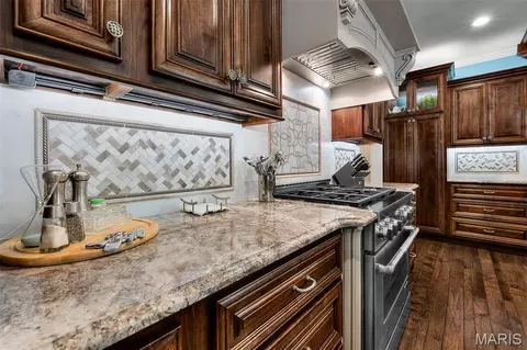 Kitchen - 470 Quail Creek Dr, Jackson, MO 63755 photo 7 of 13